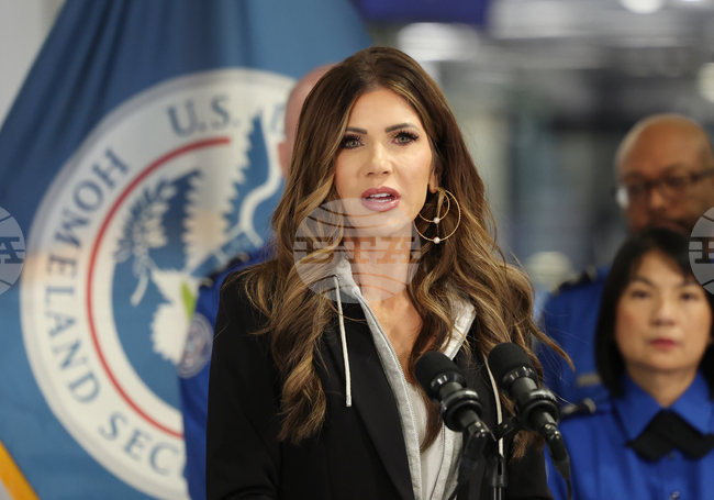 САЩ искат да проверяват социалните мрежи на туристите за последните пет години 