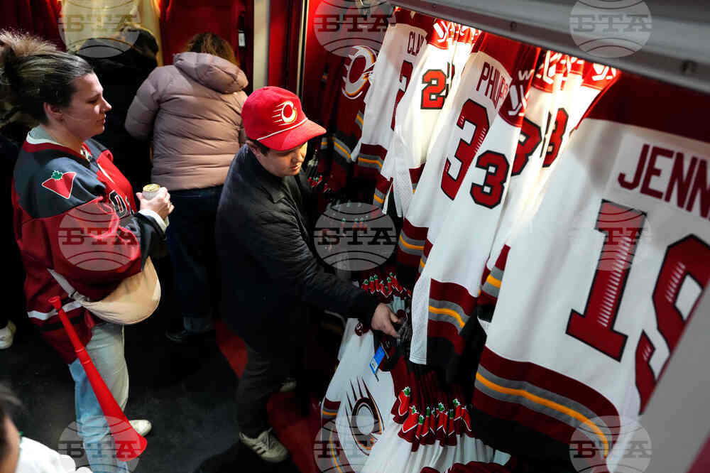 PWHL Sirens Charge Hockey