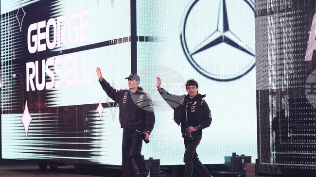 Мерцедес показа изображения на болида за новия сезон във Формула 1 и анонсира сделка с Майкрософт