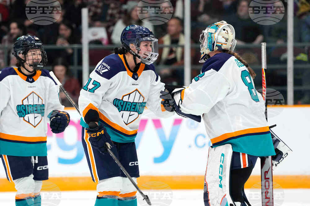 Sirens Charge Hockey