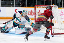 Sirens Charge Hockey