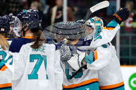 Sirens Charge Hockey