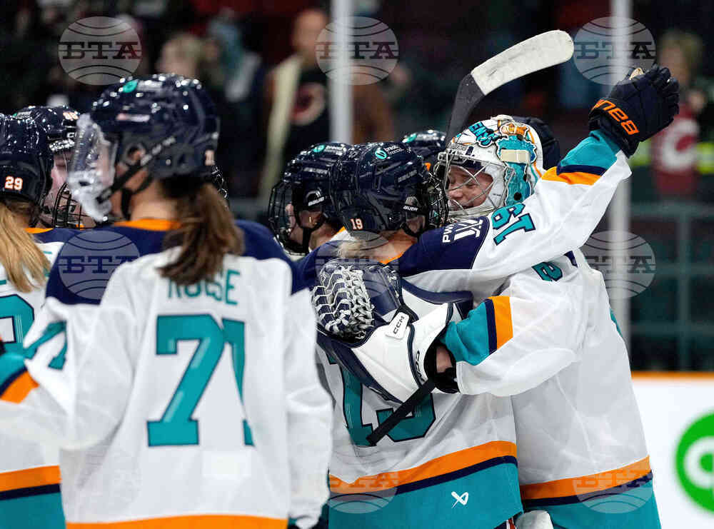 Sirens Charge Hockey