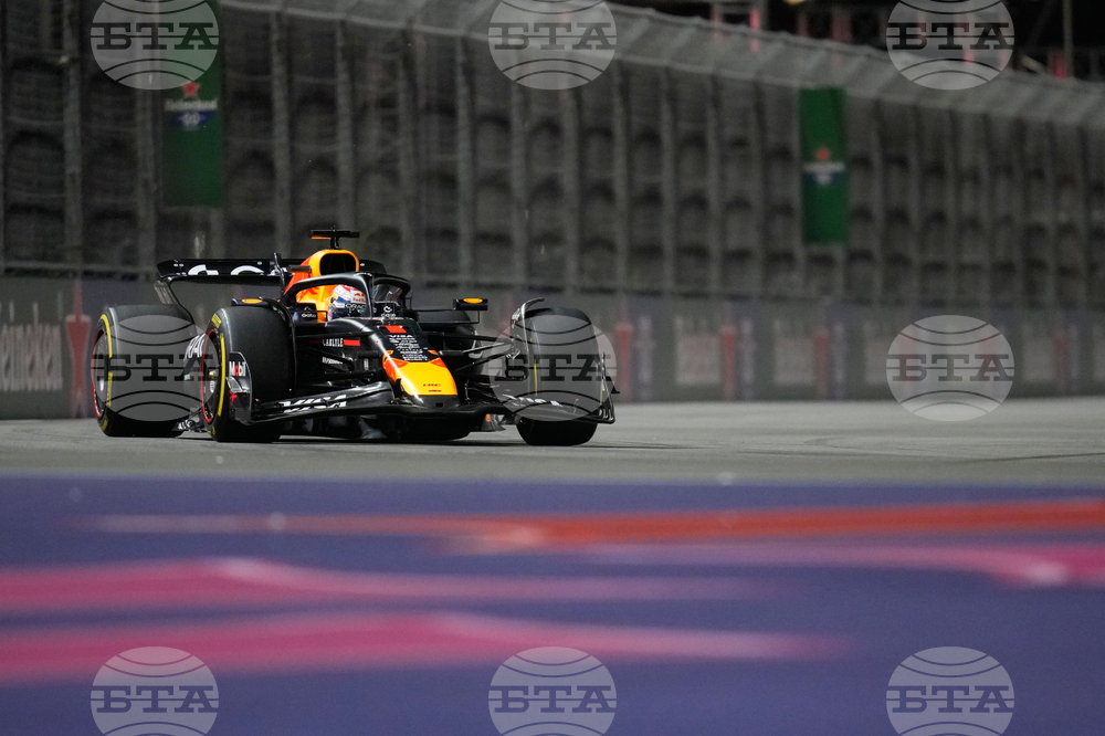 Макс Ферстапен спечели състезанието за Голямата награда на Лас Вегас и запази шансове за пета поредна световна титла