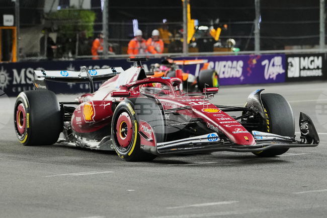 Пилотът на Ферари Шарл Льоклер може да премине в Астън Мартин 