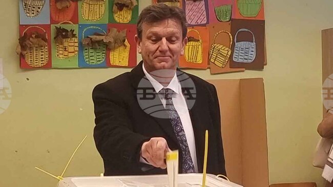 Водещите кандидати за поста президент на босненската Република Сръбска гласуваха в Баня Лука