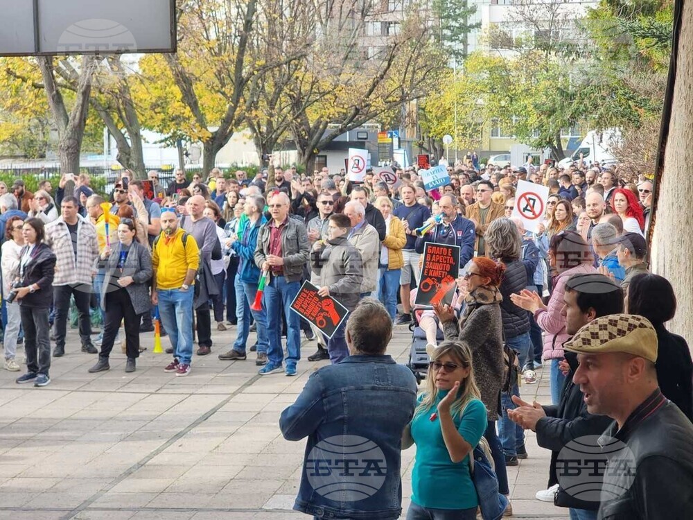 Varna Residents Protest in Support of Mayor Kotsev while Municipal Election Commission Reviews Complaints Seeking His Dismissal