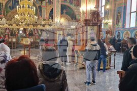 Шумен - храм „Свети три светители" - литургия