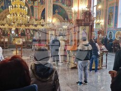 Шумен - храм „Свети три светители" - литургия