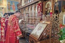 Шумен - храм „Свети три светители" - литургия