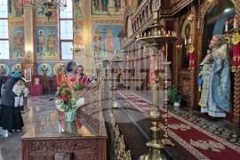 Шумен - храм „Свети три светители" - литургия