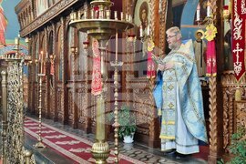 Шумен - храм „Свети три светители" - литургия