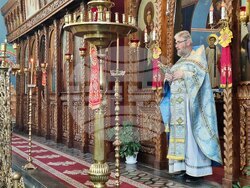 Шумен - храм „Свети три светители" - литургия