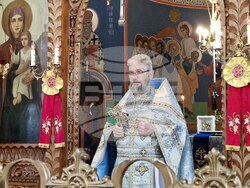 Шумен - храм „Свети три светители" - литургия