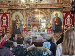 Шумен - храм „Свети три светители" - литургия