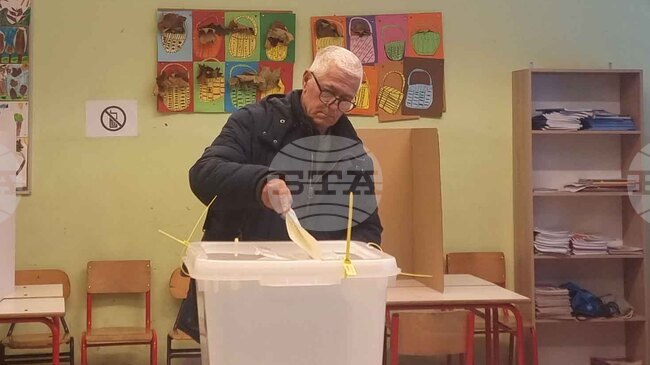 Избирателната активност на президентските избори в босненската Република Сръбска е 9,76 процента към 11:00 ч.