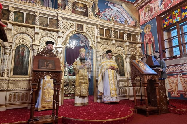 Ямбол - храм „Св. Александър Невски” - литургия