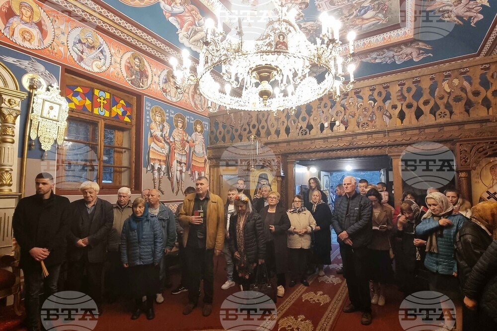 Ямбол - храм „Св. Александър Невски” - литургия