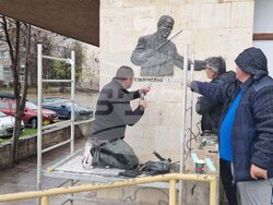 Шумен - маестро Станислав Ушев - барелеф