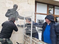 Шумен - маестро Станислав Ушев - барелеф