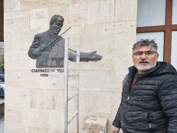 Шумен - маестро Станислав Ушев - барелеф