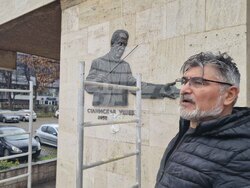 Шумен - маестро Станислав Ушев - барелеф