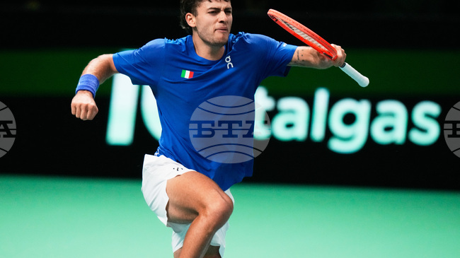 Италия победи Испания и защити трофея си в отборния турнир по тенис за Купа „Дейвис“