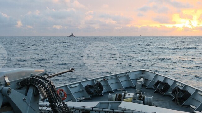 Британският флот е прихванал руска корвета и танкер в Ламанша