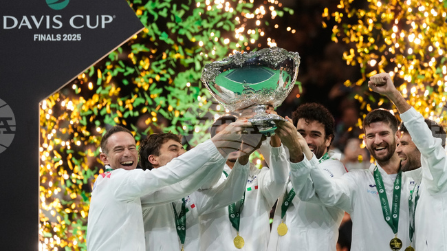 Италия победи Испания и защити трофея си в отборния турнир по тенис за Купа „Дейвис“