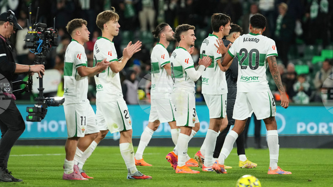 Елче разгроми Райо Валекано в последния си мач за календарната година и се изкачи в горната половина на таблицата в Испания