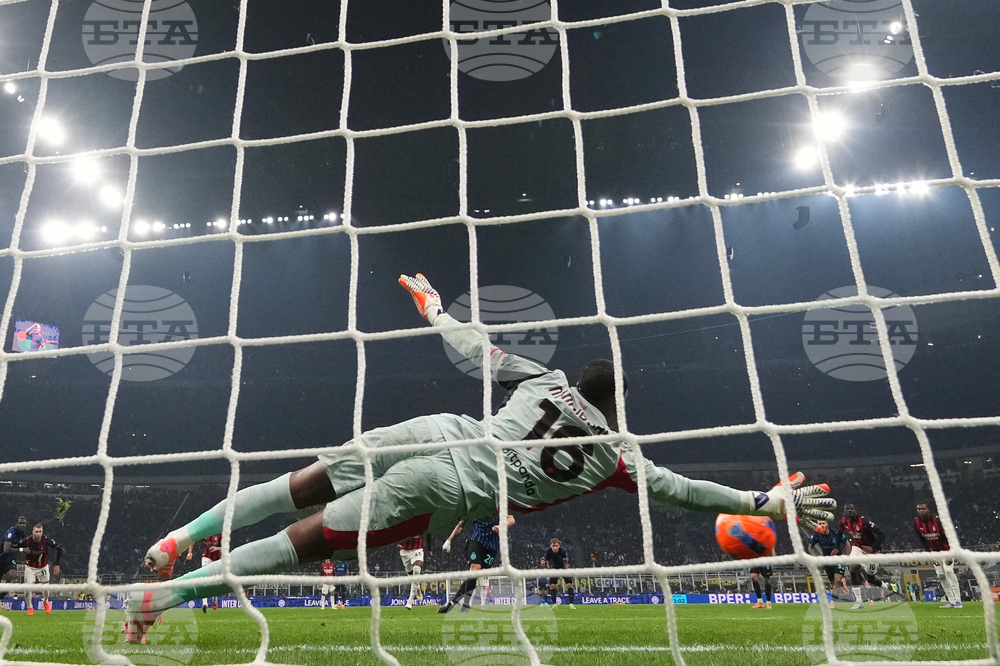 Вратарят Майк Менян е близо до нов договор с Милан