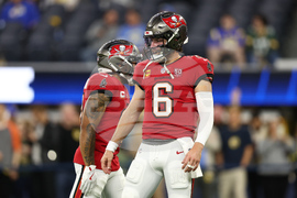 Buccaneers Rams Football