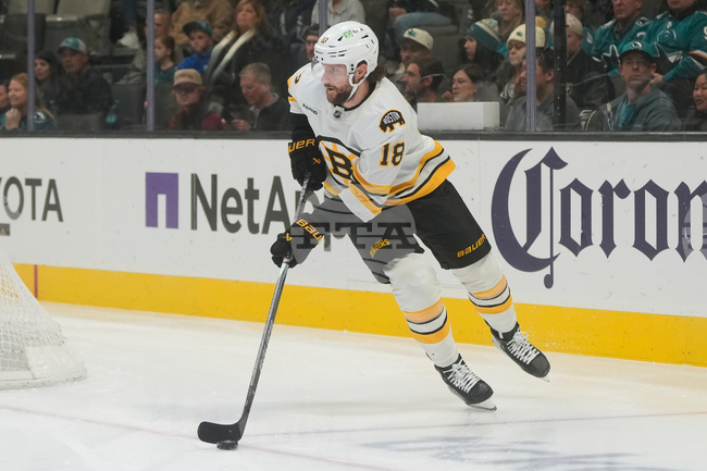 Павел Заха вкара първи хеттрик в кариерата си при победата на Бостън срещу Ню Йорк Рейнджърс в среща от редовния сезон на Националната хокейна лига