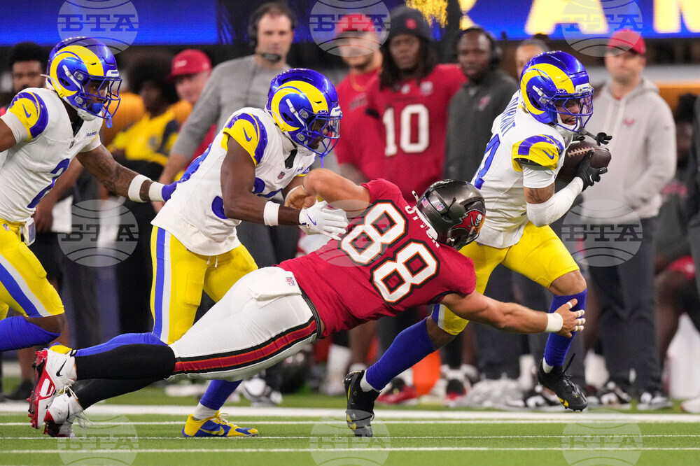 Buccaneers Rams Football