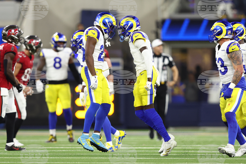 Buccaneers Rams Football