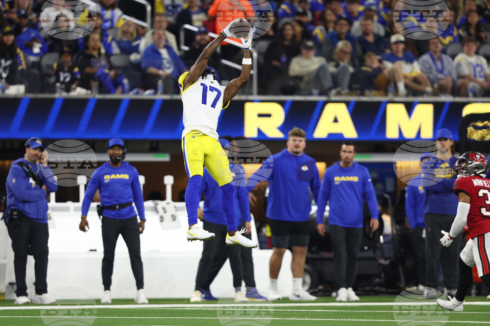 Buccaneers Rams Football