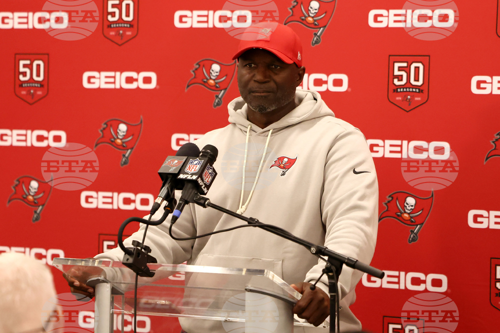 Buccaneers Rams Football