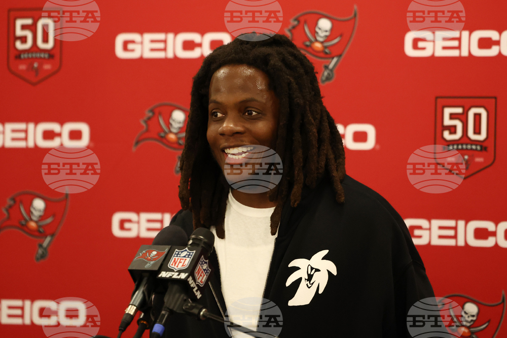 Buccaneers Rams Football