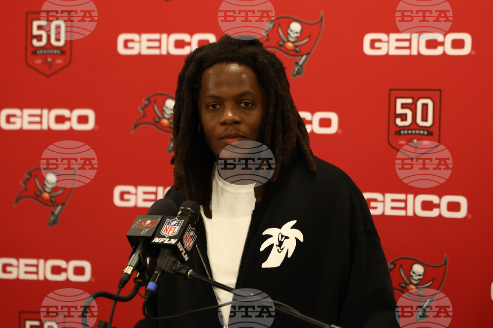 Buccaneers Rams Football