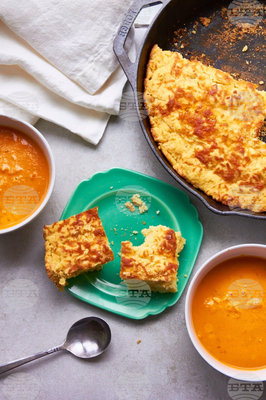 Food-Thanksgiving-Cheddar Cornbread