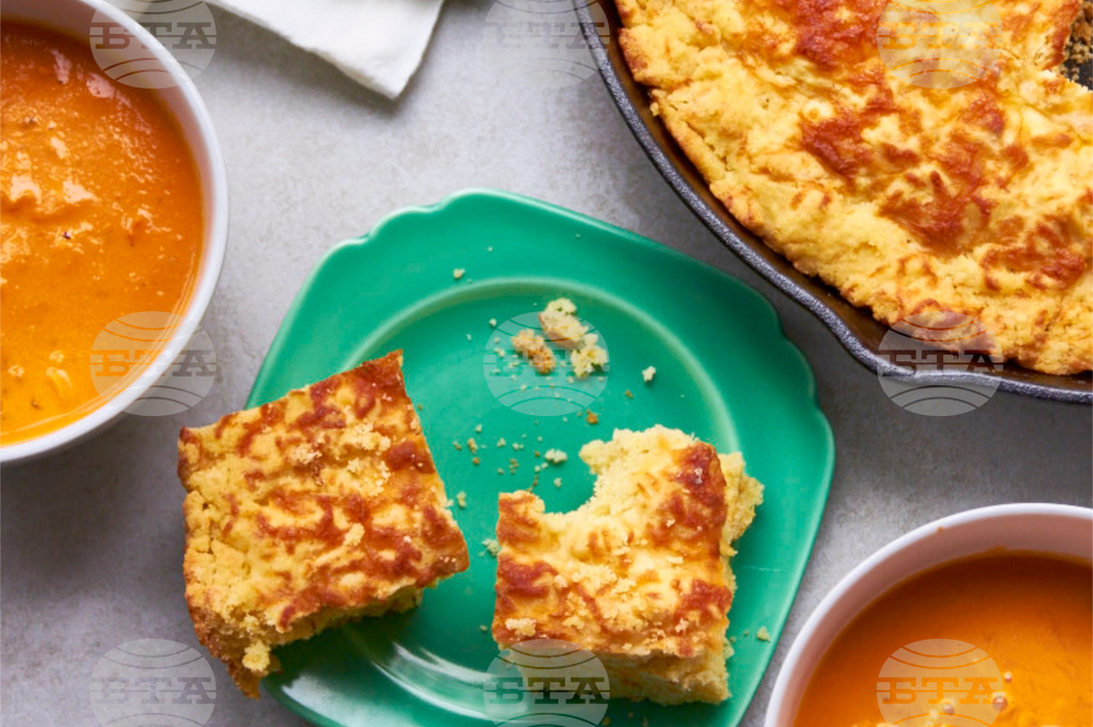 Food-Thanksgiving-Cheddar Cornbread