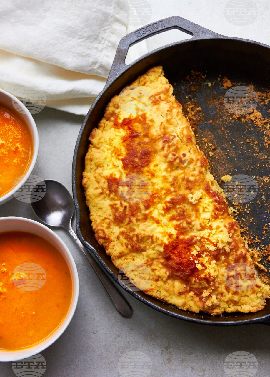 Food-Thanksgiving-Cheddar Cornbread