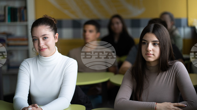  Фондация „Езиковата Сливен“ предоставя пет стипендии по 1000 лева