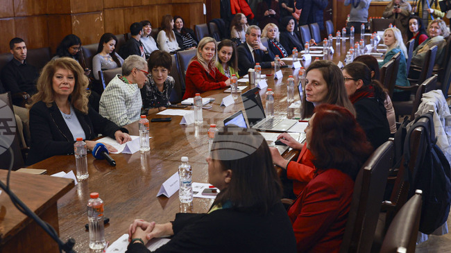 България трябва да изгради устойчива система за закрила и интеграция на децата мигранти и на търсещите международна закрила, смятат експерти 