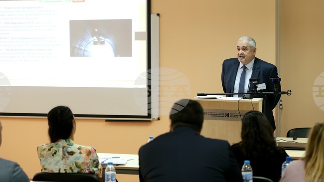 България влиза в еврозоната с благоприятна фискална позиция, но без гаранция за „имунизация“ срещу тежки шокове, според доклад на проф. Виктор Йоцов от БАН