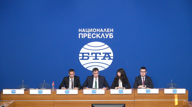 Пресконференция на младежката организация на ПП "Възраждане" по повод решението на Столична община да разшири обхвата на зоните за платено паркиране (синя и зелена зона). Разширението обхваща и Студентски град.