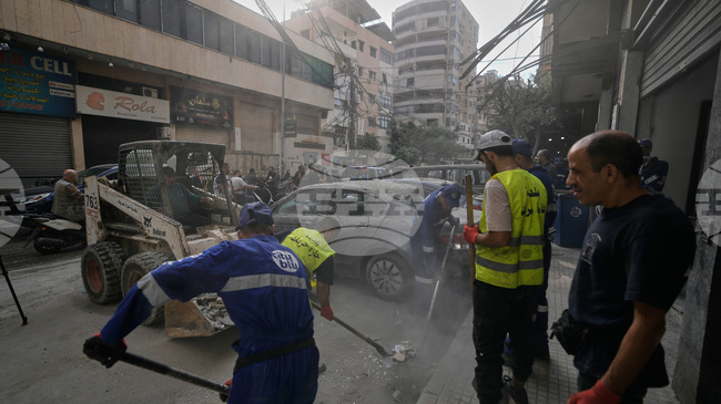 Израел съобщи, че е поразил цели в два града в Южен Ливан; лидерът на палестинска група, враждебна на "Хамас", е починал от наранявания