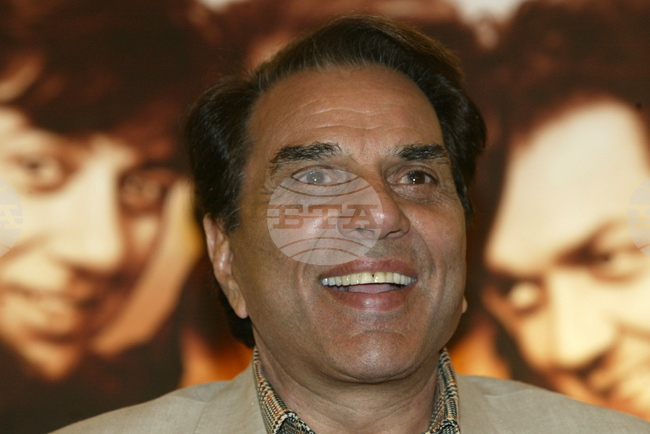 India Dharmendra Obit