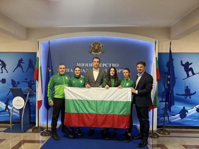 Министърът на спорта Иван Пешев изпрати националките по карате за Световното първенство в Кайро