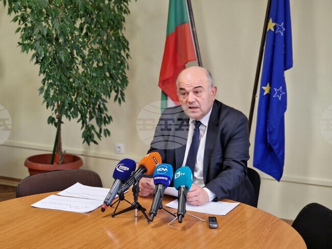 Потребителската кошница намалява с 1 лв. през изминалата седмица и цената ѝ се връща на 100 лева, каза председателят на ДКСБТ Владимир Иванов